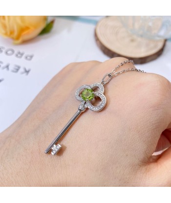 925 Sterling Silver Peridot CZ Key Clover Pendant Necklace for Women 2024