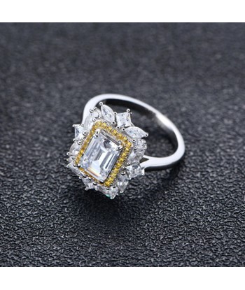 Sterling Silver 2.00ct Emerald Cut Moissanite Diamond Ring for Women brillant des détails fins