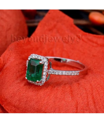 14kt White Gold Columbian Emerald Ring for Women suggérées chez