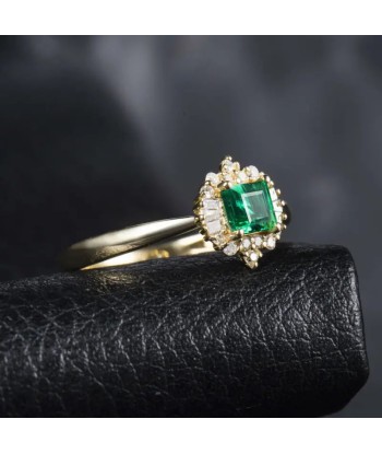 14kt Yellow Gold Emerald and Diamond Engagement Ring for Her votre