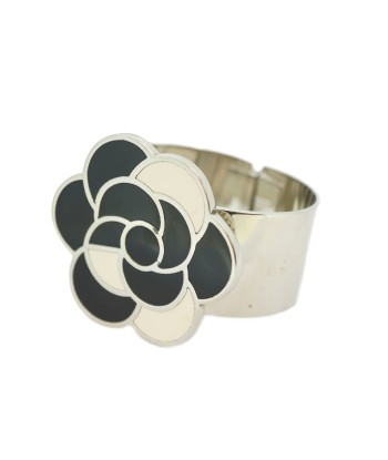 Chanel Bangle Camellia White Black Metal Material Silver Color le des métaux précieux