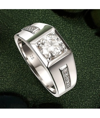 925 Sterling Silver Moissanite Solitaire Engagement Band for Men sur le site 